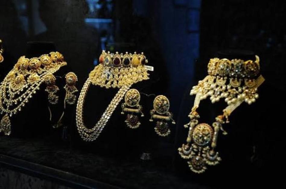 Luxury Jewellery Retailers Adjust Procurement Strategies Amid Gold Demand Weakness