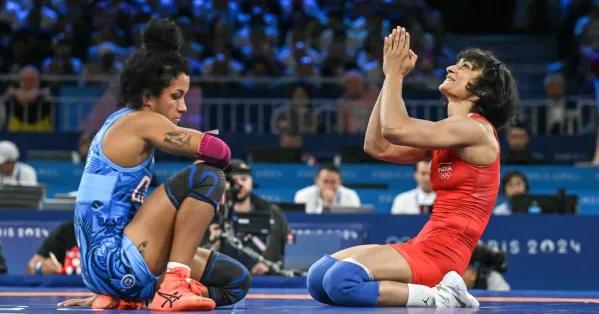 female-wrestling-in_1735388565953386429.webp