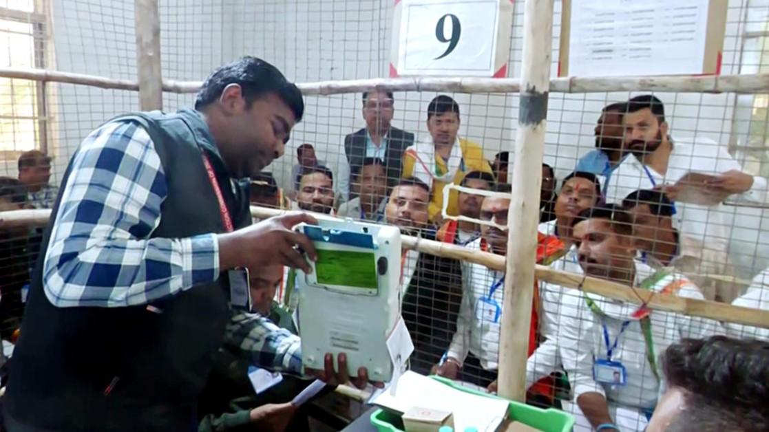 Nagpur By-Poll Tensions Rise as National Party Leader Booked for Polling Booth Disturbance