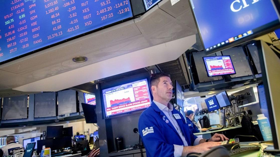 Stock market volatility rises as global investors await key US interest rate decisions.