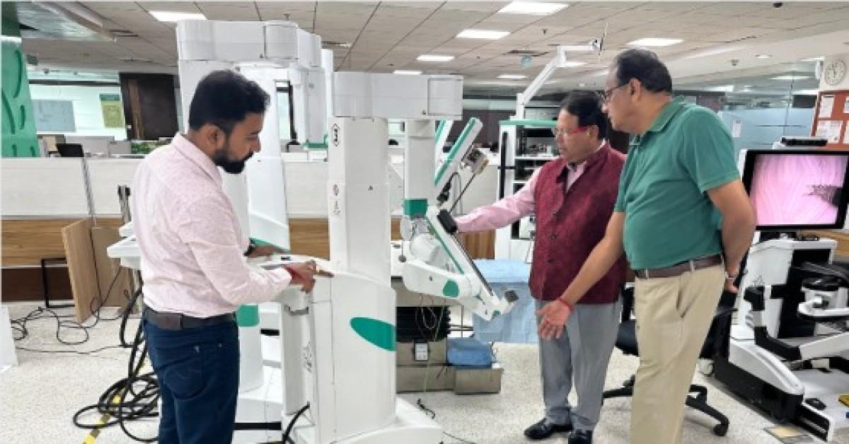 This Doctor Returned from the US to Build an Indian-Made Surgical Robot & Cut Surgery Costs