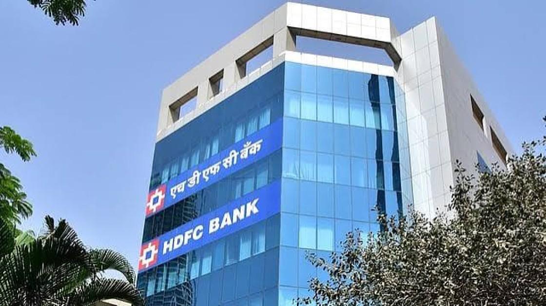 HDFC Bank Shares Extend Decline Following CEO Review News and Investor Caution HDFC Bank Shares Extend Decline Following CEO Review News and Investor Caution