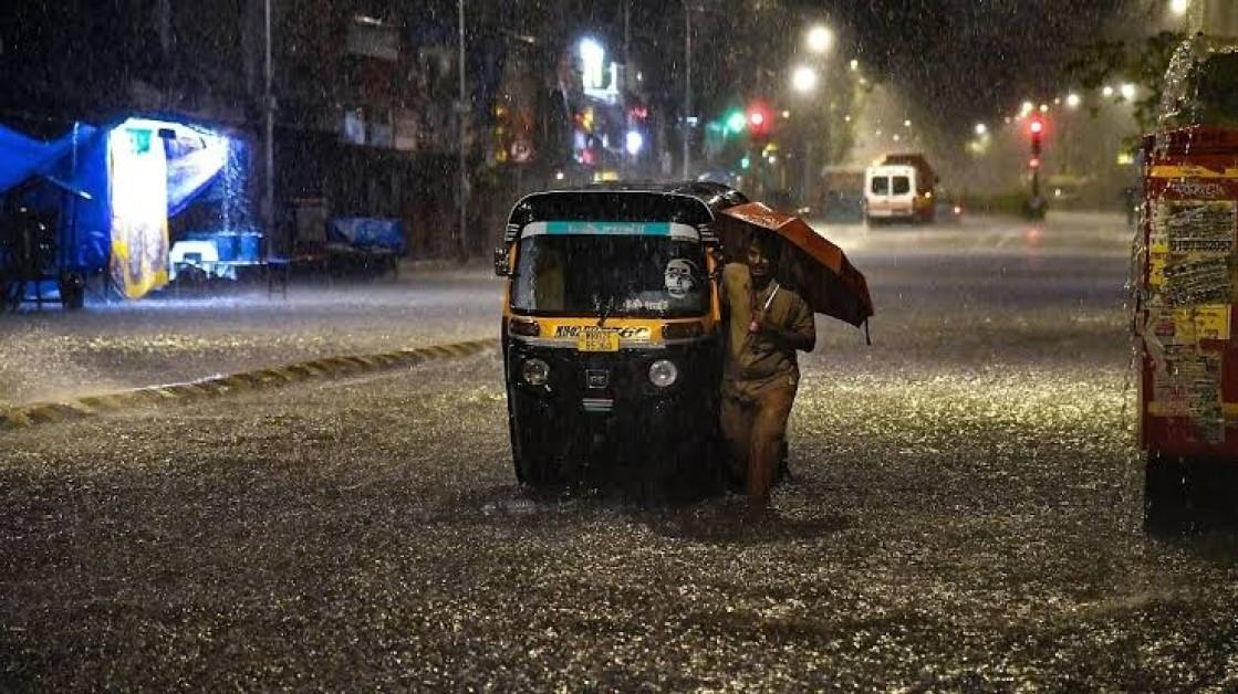 Heavy Rain Alerts for Delhi, Mumbai as Monsoon Intensifies Heavy Rain Alerts for Delhi, Mumbai as Monsoon Intensifies