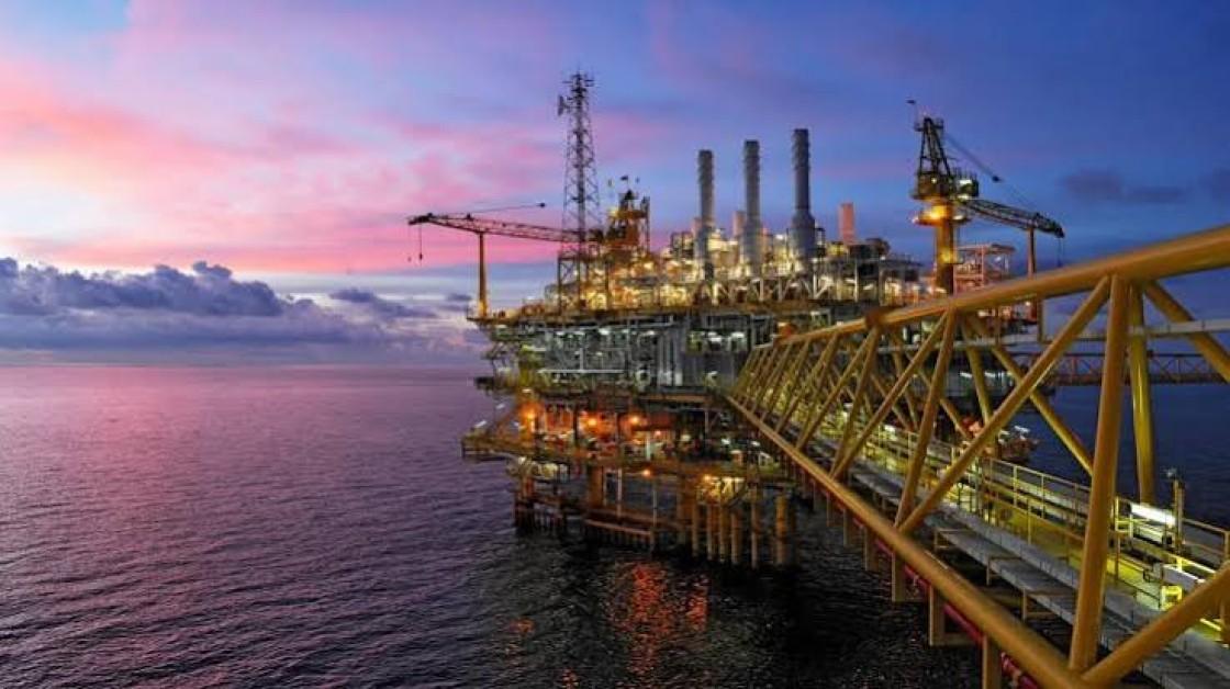 ONGC Temporarily Shuts Offshore Oil Platform Following Fire Triggered by Ruptured Gas Cooler ONGC Temporarily Shuts Offshore Oil Platform Following Fire Triggered by Ruptured Gas Cooler