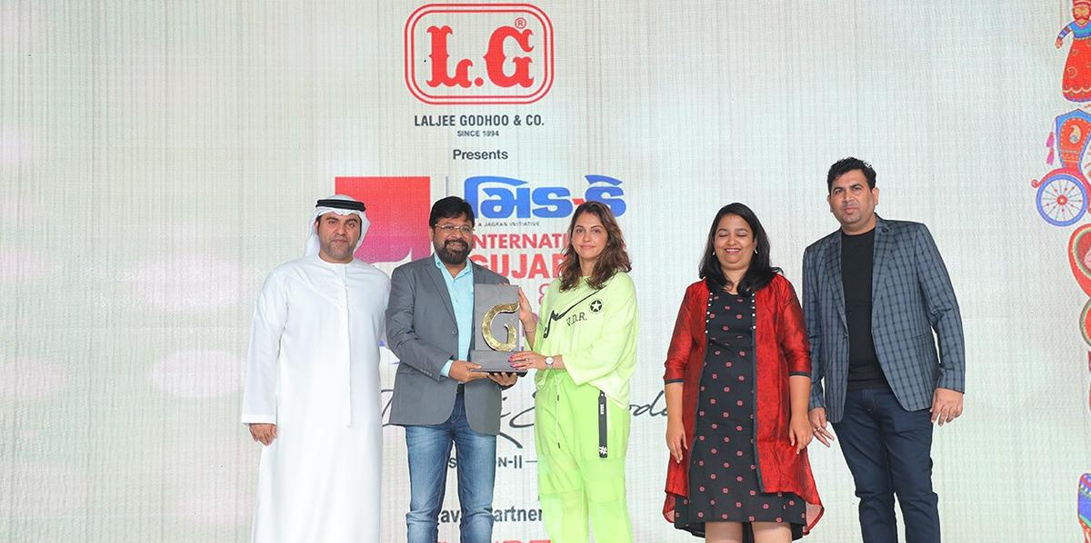 Suresh Kumar Kosagi was awarded as Midday best capital management advisor by Esha Khoplekar in Dubai which was marked by the presence of many Bollywood celebrities, businessmen, and famous personalities. Suresh Kumar Kosagi was awarded as Midday best capital management advisor by Esha Khoplekar in Dubai which was marked by the presence of many Bollywood celebrities, businessmen, and famous personalities.